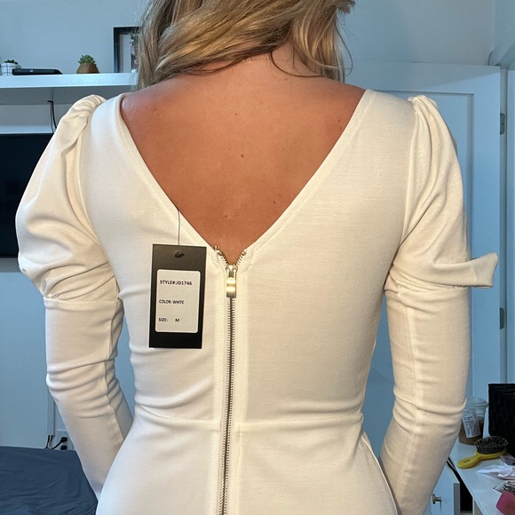 White mini dress with gold chain accents and puffed sleeves - Picture 3 of 6